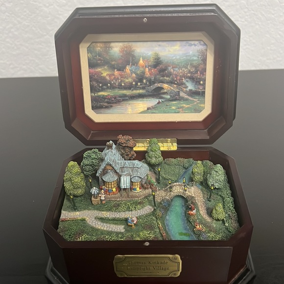 Thomas Kinkade Music Box - Picture 9 of 9